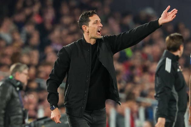 FBL-SPA CL FC Barcelona, Barca - Eintracht Frankfurt headoach, Trainer Dino Topmöller (Eintracht Frankfurt) gives instructions during the Champions League phase Matchday 6 football match between FC Barcelona - Eintracht Frankfurt an Camp Nou Barcelona, on December 09, 2025. Copyright: JoaquimxFerreira