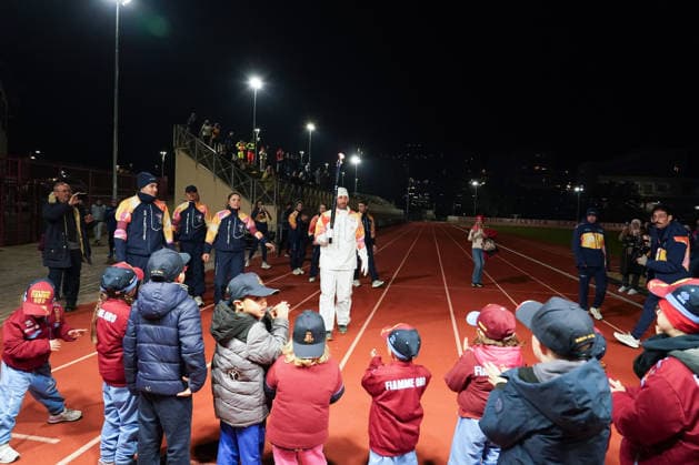 Passage To Perugia Of The Olympic Flame And Ceremony Andrea Giovi, head coach of Bartoccini MC Restauri Perugia, enters the Santa Giuliana Arena with the Olympic flame of Milan Cortina 2026 during the passage of the Olympic torch and ceremony in Perugia, Italy, on December 9, 2025. Perugia Italy  Copyright: xLorisxCerquiglinix originalFilename:cerquiglini-notitle251209_np66F.jpg