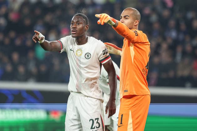 Atalanta v Chelsea, UEFA Champions League football, Bergamo, Italy Bergamo, Italy. 9th, December 2025. Trevoh Chalobah (23) and goalkeeper Robert Sanchez (1) of Chelsea seen during the UEFA Champions League match between Atalanta B.C. and Chelsea at New Balance Stadium in Bergamo. Italy, Bergamo  Copyright: xGonzalesxPhoto StefanoxNicolix