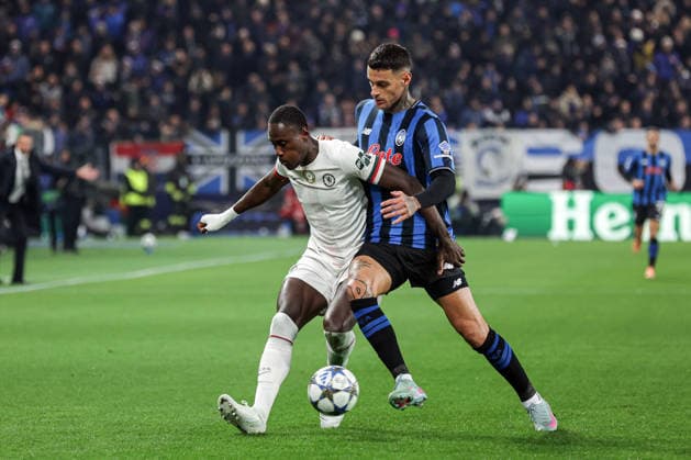 Atalanta v Chelsea, UEFA Champions League football, Bergamo, Italy Bergamo, Italy. 9th, December 2025. Gianluca Scamacca (R) of Atalanta and Trevoh Chalobah (L) of Chelsea seen during the UEFA Champions League match between Atalanta B.C. and Chelsea at New Balance Stadium in Bergamo. Italy, Bergamo  Copyright: xGonzalesxPhoto StefanoxNicolix