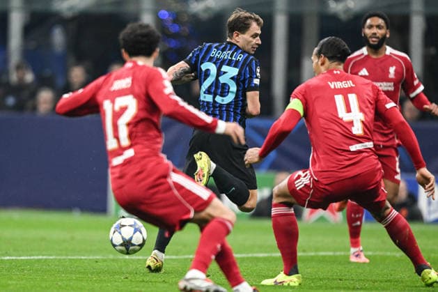 CALCIO - UEFA Champions League - Inter - FC Internazionale vs Liverpool FC Nicolo Barella of FC Inter in action during the UEFA Champions League stage match Phase MD6 between Inter FC Internazionale and Liverpool FC, on 9th of December 2025, at Giuseppe Meazza San Siro Siro stadium in Milan, Italy Milano Italy  Copyright: xIPAxSport ABACAx