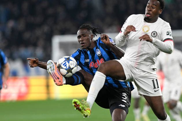ODILON KOSSOUNOU, Atalanta, JAMIE GITTENS, Chelsea, Champions League 2025-26, Atalanta-Chelsea 2-1, azione, action, contrasto CHAMPIONS LEAGUE 2025-26 ATALANTA-CHELSEA 2-1