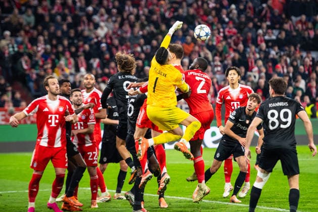 Bayern Munich v Sporting CP - UEFA Champions League MUNICH, GERMANY - DECEMBER 9: Lisbon’s Rui Silva (C) jumps for the ball during a UEFA Champions League League Phase MD6 match against Munich at Football Arena Munich in Munich, Germany, on December 9, 2025. Hesham Elsherif Anadolu Munich Germany. Editorial use only. Please get in touch for any other usage.  Copyright: x2025xAnadoluxHeshamxElsherifx