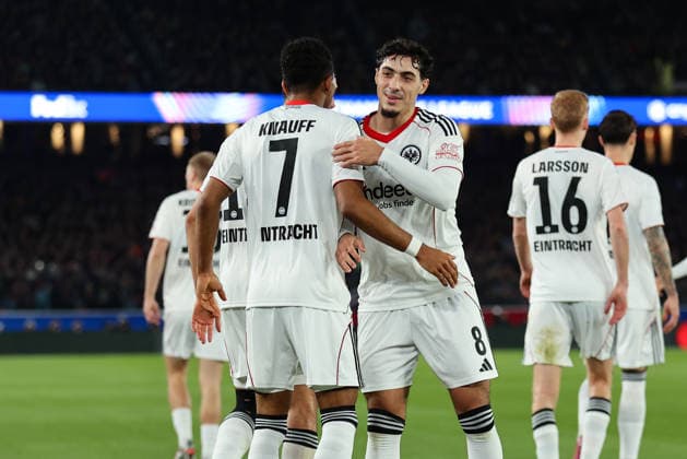 09.12.2025, Fussball UEFA Champions League, FC Barcelona, Barca - Eintracht Frankfurt, v.l., Torjubel zum 0:1 durch Ansgar Knauff (Eintracht Frankfurt), Goal celebration, celebrate the goal, Fares Chaibi (Eintracht Frankfurt) DFL DFB REGULATIONS PROHIBIT ANY USE OF PHOTOGRAPHS AS IMAGE SEQUENCES AND OR QUASI-VIDEO. xdcx Copyright: HMBxMedia Claus