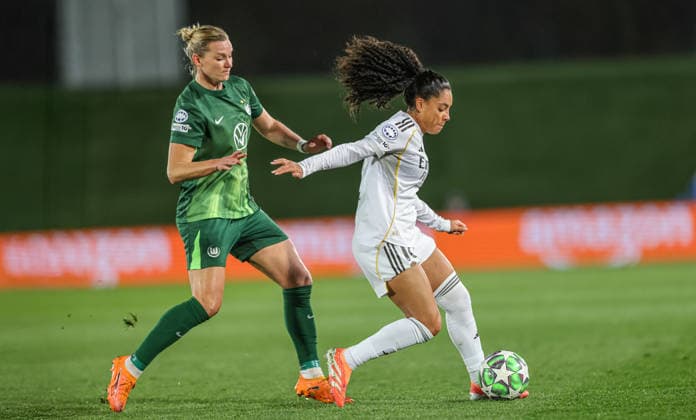 ESP, Madrid, Real Madrid vs VfL Wolfsburg, Women s Champions League, Fussball, UEFA, Spielzeit 2025 2026, Alfredo di Stefano, 5. Spieltag im Bild v.l.: Alexandra Popp (VfL Wolfsburg 11), Yasmim (Real Madrid 12), Zweikampf DFB DFL REGULATIONS PROHIBIT ANY USE OF PHOTOGRAPHS AS IMAGE SEQUENCES AND OR QUASI-VIDEO, 09.12.2025 Copyright: HMBxMedia HendrikxHamelau