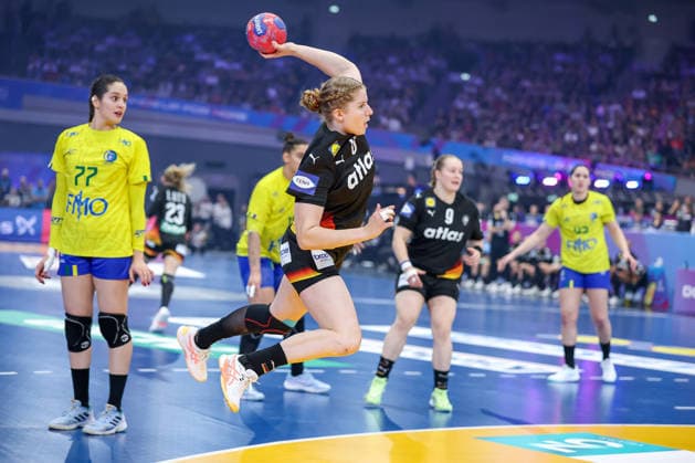 09.12.2025, Handball WM Frauen, Viertelfinale, Deutschland - Brasilien, 27th IHF Women s Handball World Championship, WM, Weltmeisterschaft Westfalenhalle Dortmund: Nina Engel (GER 08) Nordrhein-Westfalen Deutschland