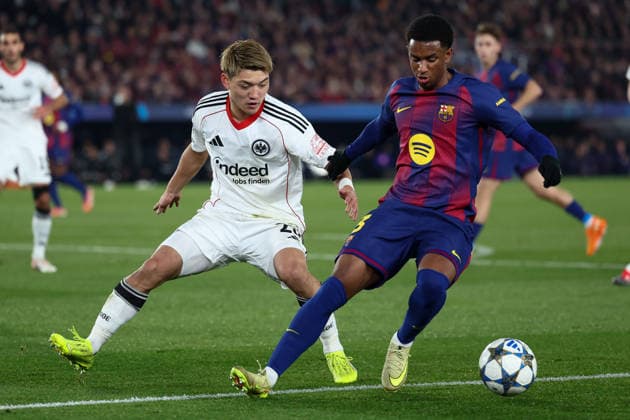 FC Barcelona, Barca v Frankfurt - UEFA Champions League BARCELONA, SPAIN - DECEMBER 9 : FC Barcelona’s Balde ( R ) vies with Frankfurt s Japanese midfielder Ritsu Doan during the UEFA Champions League league phase day 6 football match between FC Barcelona and Frankfurt at the Camp Nou stadium, on December 9, 2025 Adria Puig Anadolu Barcelona Spain. Editorial use only. Please get in touch for any other usage.  Copyright: x2025xAnadoluxAdriaxPuigx