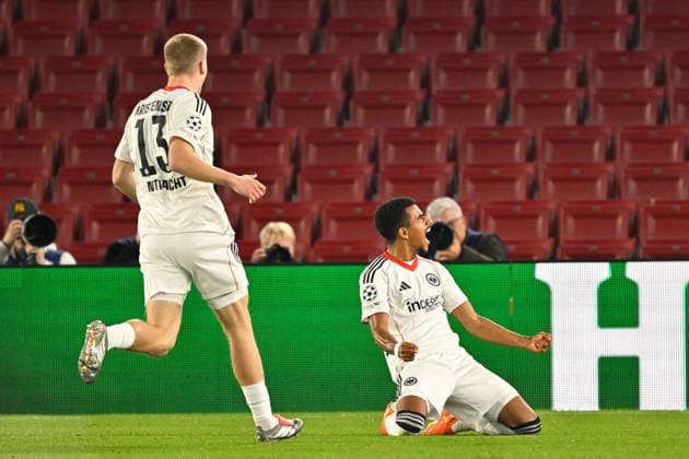 Barcelona, Camp Nou, 09.12.25, ESP, Herren, UEFA Champions Leaugue, Saison 2025-2026, FC Barcelona, Barca - Eintracht Frankfurt Bild: Ansgar KNAUFF (Frankfurt) jubelt nach seinem Tor zum 0:1 UEFA regulations prohibit any use of photographs as image sequences and or quasi-video. Katalonien Spanien