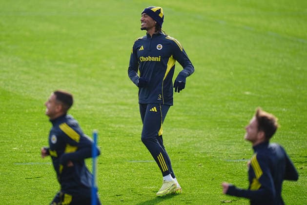 Training session ahead of Fenerbahce v Brann - UEFA Europe League ISTANBUL, TURKIYE - DECEMBER 10: Archie Brown (C) of Fenerbahce attends a training session ahead of the UEFA Europa League Week 6 match against Brann at the Fenerbahce Can Bartu Facilities in Istanbul, Turkiye on December 10, 2025. Adem Kutucu Anadolu Istanbul Turkey. Editorial use only. Please get in touch for any other usage.  Copyright: x2025xAnadoluxAdemxKutucux