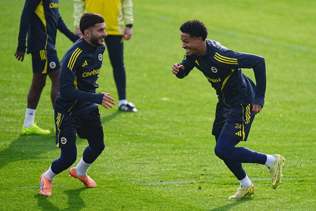 Training session ahead of Fenerbahce v Brann - UEFA Europe League ISTANBUL, TURKIYE - DECEMBER 10: Oguz Aydin (L) and Jayden Oosterwolde (R) of Fenerbahce attend a training session ahead of the UEFA Europa League Week 6 match against Brann at the Fenerbahce Can Bartu Facilities in Istanbul, Turkiye on December 10, 2025. Adem Kutucu Anadolu Istanbul Turkey. Editorial use only. Please get in touch for any other usage.  Copyright: x2025xAnadoluxAdemxKutucux