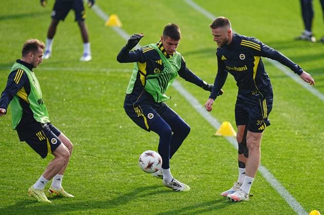 Training session ahead of Fenerbahce v Brann - UEFA Europe League ISTANBUL, TURKIYE - DECEMBER 10: Milan Skriniar (R) of Fenerbahce attends a training session ahead of the UEFA Europa League Week 6 match against Brann at the Fenerbahce Can Bartu Facilities in Istanbul, Turkiye on December 10, 2025. Adem Kutucu Anadolu Istanbul Turkey. Editorial use only. Please get in touch for any other usage.  Copyright: x2025xAnadoluxAdemxKutucux