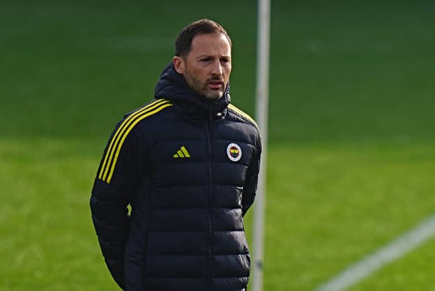 Training session ahead of Fenerbahce v Brann - UEFA Europe League ISTANBUL, TURKIYE - DECEMBER 10: Head coach of Fenerbahce Domenico Tedesco leads a training session ahead of the UEFA Europa League Week 6 match against Brann at the Fenerbahce Can Bartu Facilities in Istanbul, Turkiye on December 10, 2025. Adem Kutucu Anadolu Istanbul Turkey. Editorial use only. Please get in touch for any other usage.  Copyright: x2025xAnadoluxAdemxKutucux