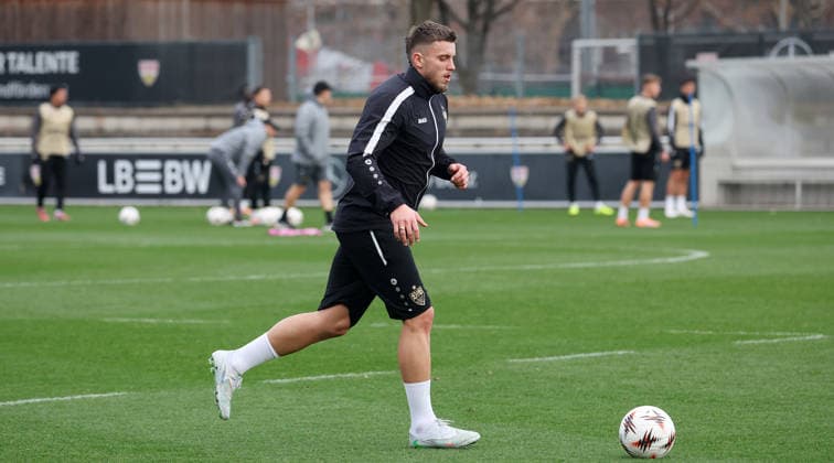 BAU 10.12..2025 Stuttgart Fußball VfB Stuttgart Training, Ermedin Demirovic (VfB)