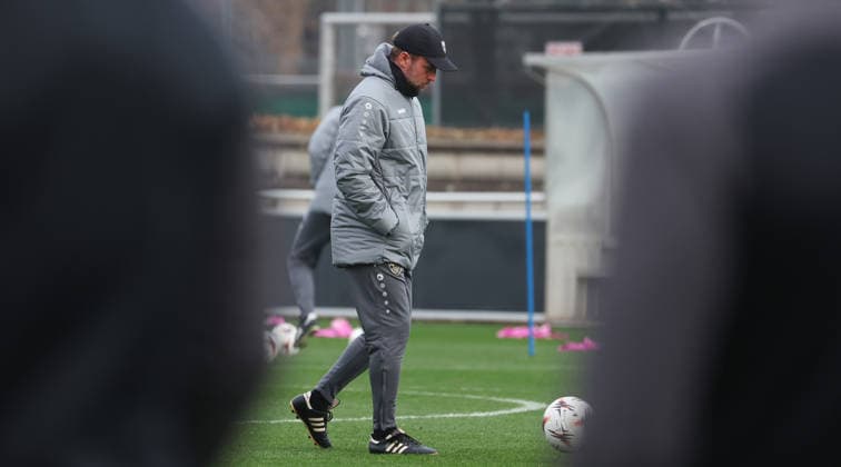 BAU 10.12..2025 Stuttgart Fußball VfB Stuttgart Training, Trainer Sebastian Hoeneß
