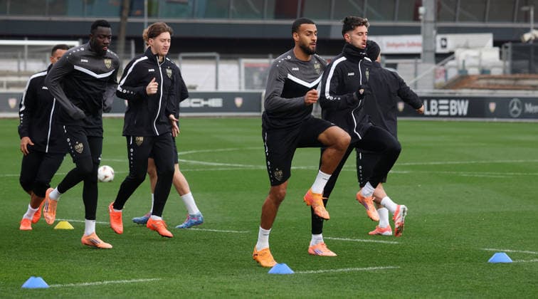 BAU 10.12..2025 Stuttgart Fußball VfB Stuttgart Training, v.l. Silas, Angelo Stiller, Josha Vagnoman, Atakan Karazor