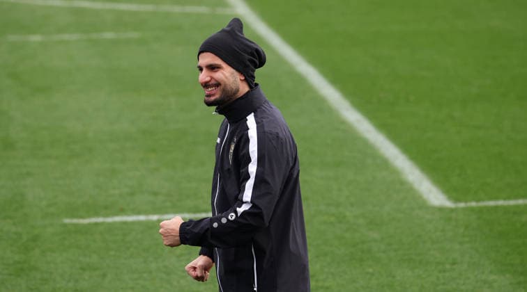 BAU 10.12..2025 Stuttgart Fußball VfB Stuttgart Training, Deniz Undav ballt die Faust