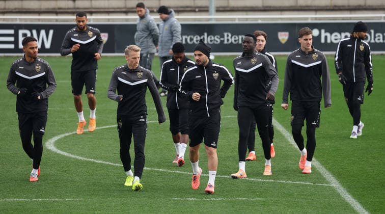BAU 10.12..2025 Stuttgart Fußball VfB Stuttgart Training, vorne v.l. Nikolas Nartey, Chris Führich, Justin Diehl, Deniz Undav, Silas, Ramon Hendriks