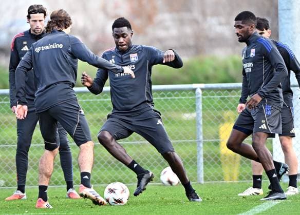 ENTRAINEMENT DE L OL PHOTOPQR LE PROGRES Stéphane GUIOCHON - Décines-Charpieu 10 12 2025 - Match Europa League OL - -GoHeadEagles -A Décines au Groupama Training Center à la veille du match de poule de l Europa League saison 2025 - 2026 OL - Go Ahead Eagles entrainement de l OL ici Moussa Niakhaté Lyon at training before its match in Europa League Décines-Charpieu Rhône Rhône-Alpes France  Copyright: xPHOTOPQR LExPROGRES MAXPPPxStéphanexGUIOCHONx 20251210LPL5883 20251210LPL5883