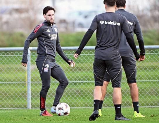ENTRAINEMENT DE L OL PHOTOPQR LE PROGRES Stéphane GUIOCHON - Décines-Charpieu 10 12 2025 - Match Europa League OL - -GoHeadEagles -A Décines au Groupama Training Center à la veille du match de poule de l Europa League saison 2025 - 2026 OL - Go Ahead Eagles entrainement de l OL ici Nicolas Tagliafico Lyon at training before its match in Europa League Décines-Charpieu Rhône Rhône-Alpes France  Copyright: xPHOTOPQR LExPROGRES MAXPPPxStéphanexGUIOCHONx 20251210LPL5920 20251210LPL5920