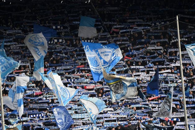 Stimmung bei den VfL Bochum Fans 06.12.2025, Fussball 2. Bundesliga, Saison 2025 2026, 15. Spieltag, VfL Bochum - Arminia Bielefeld 1:0 DFL regulations prohibit any use of photographs as image sequences and or quasi-video Bochum Vonovia Ruhrstadion Nordrhein Westfalen Deutschland