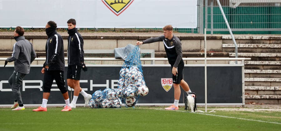 10.12.25 VfB Stuttgart Training Deutschland, Stuttgart, 10.12.2025, Fussball, Bundesliga, Saison 2025 2026, VfB Stuttgart Training: Finn Jeltsch.