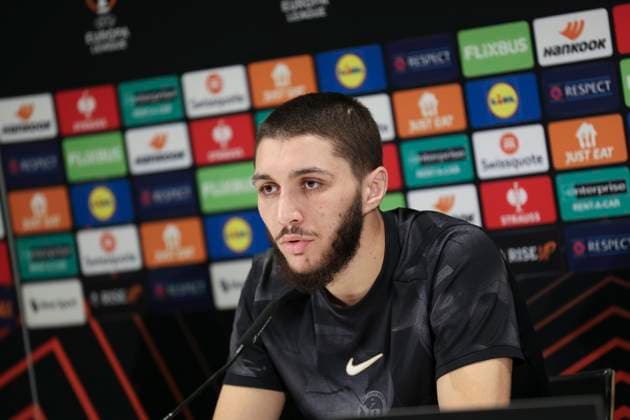 Conference de Jaouen Hadjam - PHOTOPQR VOIX DU NORD Thierry Thorel ; 10 12 2025 ; Berne , le 10 decembre 2025 - L international algerien qui evolue au poste d arrière gauche au BSC Young Boys en conference de presse avant la rencontre le LOSC en Europa League - Photo : Thierry Thorel La Voix du Nord press conference, PK, Pressekonferenz in Berne on December 10, 2025 Berne-Mitteland France  Copyright: xPHOTOPQR VOIXxDUxNORD MAXPPPxThierryxThorelx 20251210VDN6381 20251210VDN6381