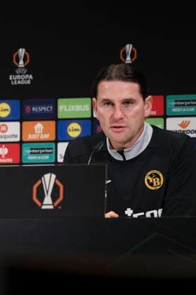 Conference de Giorgio Contini - PHOTOPQR VOIX DU NORD Thierry Thorel ; 10 12 2025 ; Berne , le 10 decembre 2025 - L entraineur des BSC Young Boys en conference de presse avant la rencontre le LOSC en Europa League - Photo : Thierry Thorel La Voix du Nord press conference, PK, Pressekonferenz in Berne on December 10, 2025 Berne-Mitteland France  Copyright: xPHOTOPQR VOIXxDUxNORD MAXPPPxThierryxThorelx 20251210VDN6726 20251210VDN6726