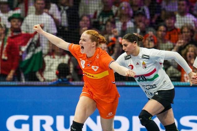 2025-12-10 Netherlands v Hungary - IHF World Women s Handball Championship ROTTERDAM, NETHERLANDS - DECEMBER 10: Dione Housheer of the Netherlands, Nikoletta Papp of Hungary during the IHF World Women s Handball Championship match between Netherlands and Hungary at Ahoy on December 10, 2025 in Rotterdam, Netherlands. Rotterdam Ahoy Netherlands Content not available for redistribution in The Netherlands directly or indirectly through any third parties. Copyright: xHenkxSeppenx
