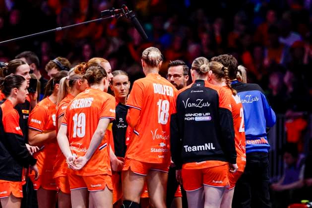 head coach Henrik Signell of the Netherlands looks on Netherlands v Hungary, Quarter finals - 27th IHF Women s Handball World Championship, WM, Weltmeisterschaft Netherlands v Hungary, Ahoy, December 10, 2025, Rotterdam, Netherlands.