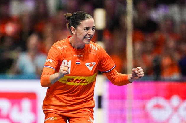 2025-12-10 Netherlands v Hungary - IHF World Women s Handball Championship ROTTERDAM, NETHERLANDS - DECEMBER 10: Kelly Vollebregt of the Netherlands during the IHF World Women s Handball Championship match between Netherlands and Hungary at Ahoy on December 10, 2025 in Rotterdam, Netherlands. Rotterdam Ahoy Netherlands Content not available for redistribution in The Netherlands directly or indirectly through any third parties. Copyright: xHenkxSeppenx