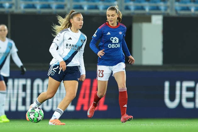 Football, Women s Champions League 2025 2026 Valerenga Paris FC Oslo 20251210 Paris FC s OcÃ ane Picard and Valerenga s Eline Hegg during the Women s Champions League football match between Valerenga and Paris FC at Intility Arena Photo Thomas Andersen NTB Oslo Norway EDITORIAL USE ONLY RESTRICTED USE FOR BETTING COMPANIES  Copyright: xThomasxAndersenx xNTBx