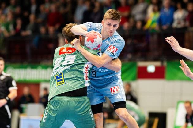 10.12.2025 - Handball, 2025 2026, 1. Bundesliga, 16. Spieltag, GWD Minden - HC Erlangen: (L-R) Tom Bergner (Minden), Sander Andreassen Overjordet Överjordet (Erlangen)