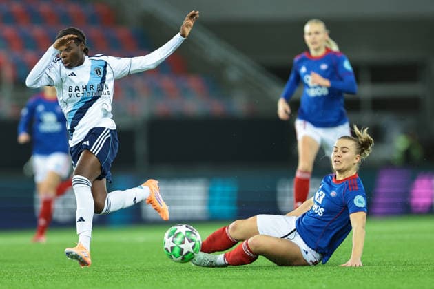Football, Women s Champions League 2025 2026 Valerenga Paris FC Oslo 20251210 Paris FC s Daphne Corboz and Valerenga s Olaug Tvedten during the Women s Champions League football match between Valerenga and Paris FC at Intility Arena Photo Thomas Andersen NTB Oslo Norway EDITORIAL USE ONLY RESTRICTED USE FOR BETTING COMPANIES  Copyright: xThomasxAndersenx xNTBx