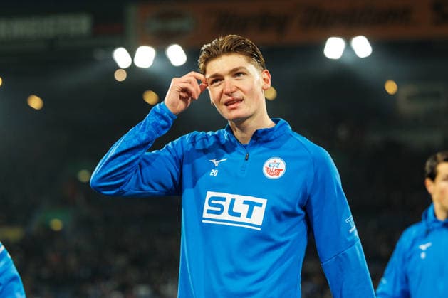 Ryan Naderi (Rostock) ; GER, FC Hansa Rostock vs. TSV Alemannia Aaachen, Fußball, Männer, 3. Liga, 17.Spieltag, Spielzeit 2025 2026, 07.12.2025 Rostock Ostseestadion Mecklenburg - Vorpommern Deutschland