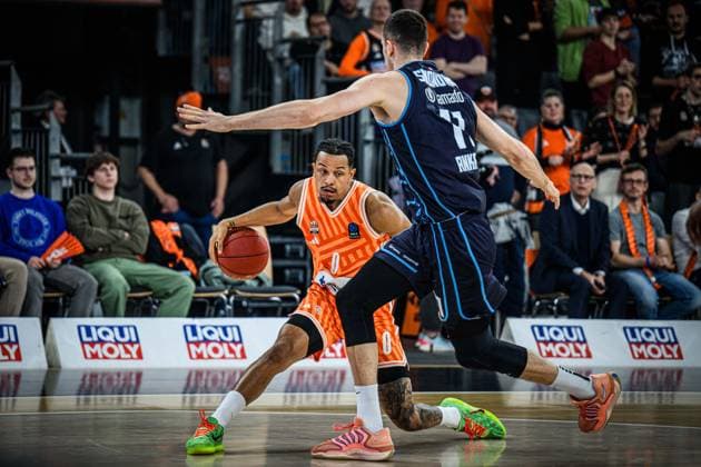 Nelson Weidemann (ratiopharm ulm) und Marko Simonovic (Turk Telekom Ankara) battle for the ball during the Basketball Eurocup match between ratiopharm ulm and Turk Telekom Ankara at ratiopharm Arena on December 10, 2025 in Neu-Ulm, Germany. (Photo by Harry Langer DeFodi Images)