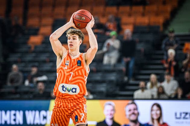 Tobias Jensen (ratiopharm ulm) controls the Ball during the Basketball Eurocup match between ratiopharm ulm and Turk Telekom Ankara at ratiopharm Arena on December 10, 2025 in Neu-Ulm, Germany. (Photo by Harry Langer DeFodi Images)