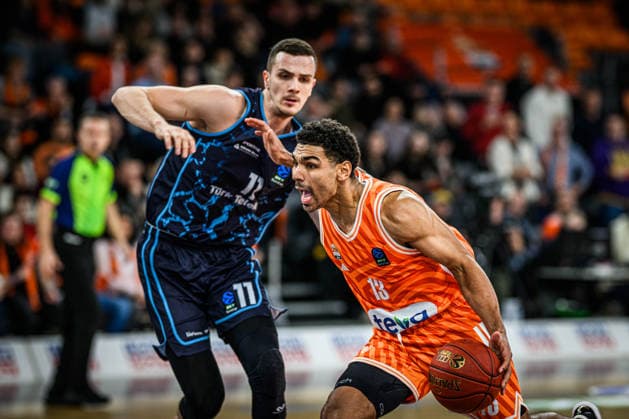 Marko Simonovic (Turk Telekom Ankara) und Mark Smith (ratiopharm ulm) battle for the ball during the Basketball Eurocup match between ratiopharm ulm and Turk Telekom Ankara at ratiopharm Arena on December 10, 2025 in Neu-Ulm, Germany. (Photo by Harry Langer DeFodi Images)