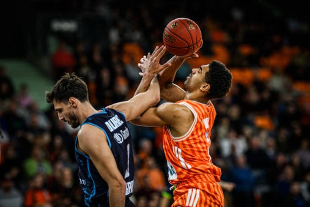 Berkan Durmaz (Turk Telekom Ankara) und Mark Smith (ratiopharm ulm) battle for the ball during the Basketball Eurocup match between ratiopharm ulm and Turk Telekom Ankara at ratiopharm Arena on December 10, 2025 in Neu-Ulm, Germany. (Photo by Harry Langer DeFodi Images)