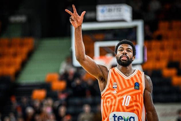 Malik Osborne (ratiopharm ulm) gestures during the Basketball Eurocup match between ratiopharm ulm and Turk Telekom Ankara at ratiopharm Arena on December 10, 2025 in Neu-Ulm, Germany. (Photo by Harry Langer DeFodi Images)