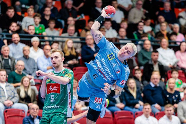 v.l. Florian Kranzmann (GWD Minden, 05), Marek Nissen (HC Erlangen, 06) GER, GWD Minden vs. HC Erlangen, Handball, 1. Bundesliga, 16. Spieltag, Spielzeit 2025 2026, 10.12.2025 GER, GWD Minden vs. HC Erlangen, Handball, 1. Bundesliga, 16. Spieltag, Spielzeit 2025 2026, 10.12.2025 Luebbecke Copyright: xEibner-Pressefoto JanxRollingerx EP_JSK