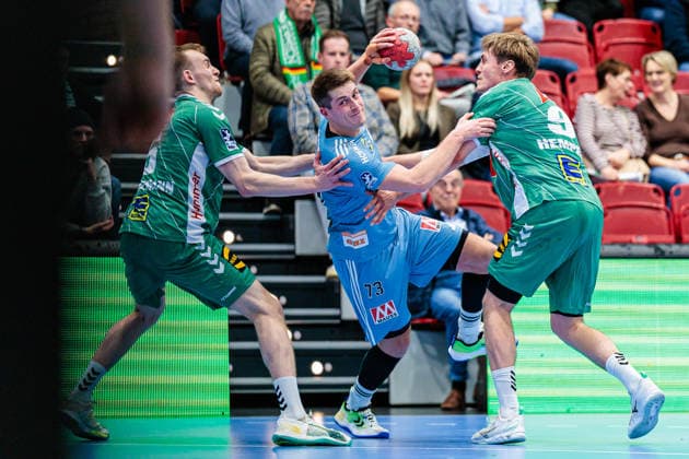 v.l. Florian Kranzmann (GWD Minden, 05), Viggo Kristjansson (HC Erlangen, 73), Morten Hempel Jensen (GWD Minden, 09) GER, GWD Minden vs. HC Erlangen, Handball, 1. Bundesliga, 16. Spieltag, Spielzeit 2025 2026, 10.12.2025 GER, GWD Minden vs. HC Erlangen, Handball, 1. Bundesliga, 16. Spieltag, Spielzeit 2025 2026, 10.12.2025 Luebbecke Copyright: xEibner-Pressefoto JanxRollingerx EP_JSK