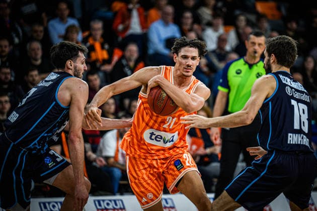 Berkan Durmaz (Turk Telekom Ankara), Alec Anigbata (ratiopharm ulm) und Dogus Ozdemiroglu (Turk Telekom Ankara) battle for the ball during the Basketball Eurocup match between ratiopharm ulm and Turk Telekom Ankara at ratiopharm Arena on December 10, 2025 in Neu-Ulm, Germany. (Photo by Harry Langer DeFodi Images)