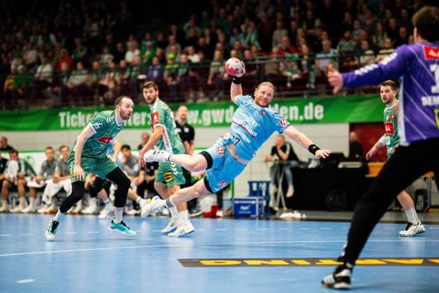 10.12.2025 - Handball, 2025 2026, 1. Bundesliga, 16. Spieltag, GWD Minden - HC Erlangen: (L-R) Antonio Metzner (Erlangen), Malte Semisch (Minden)