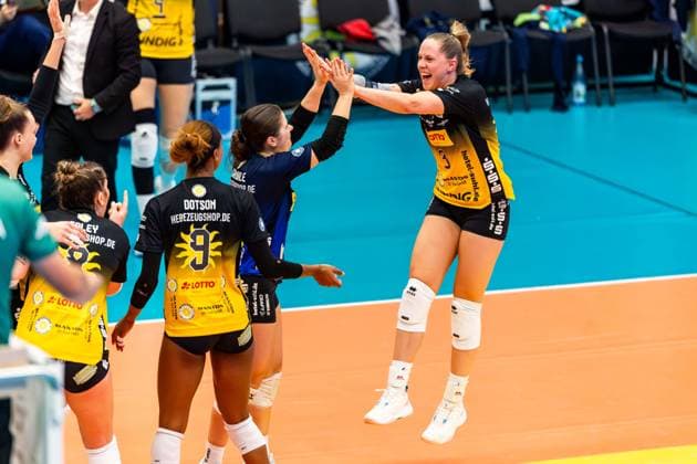 10.12.2025, GER, Volleyball, Frauen, Saison 25 26, ZOI DVV-Pokal, Halbfinale, VfB 91 Suhl Lotto Thueringen - Dresdner SC 98527 Suhl Sporthalle Wolfsgrube Thüringen Deutschland