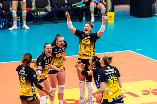 10.12.2025, GER, Volleyball, Frauen, Saison 25 26, ZOI DVV-Pokal, Halbfinale, VfB 91 Suhl Lotto Thueringen - Dresdner SC 98527 Suhl Sporthalle Wolfsgrube Thüringen Deutschland