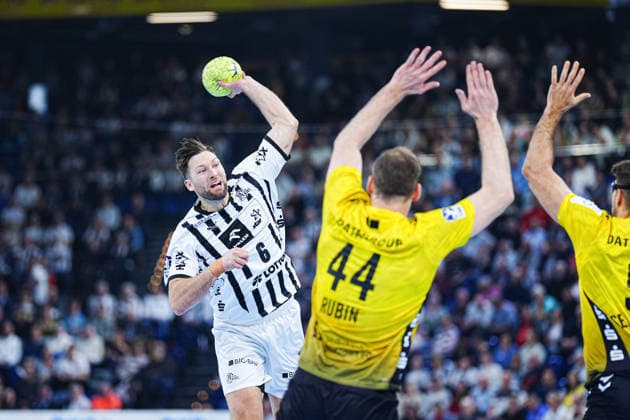 Wurf Tor Harald Reinkind (THW Kiel, 06) GER, THW Kiel vs. TVB Stuttgart, Handball, 1. Bundesliga, Spieltag 16, Saison 2025 2026, 10.12.2025 GER, THW Kiel vs. TVB Stuttgart, Handball, 1. Bundesliga, Spieltag 16, Saison 2025 2026, 10.12.2025 Kiel Copyright: xEibner-Pressefoto MarcelxvonxFehrnx EP_MFN