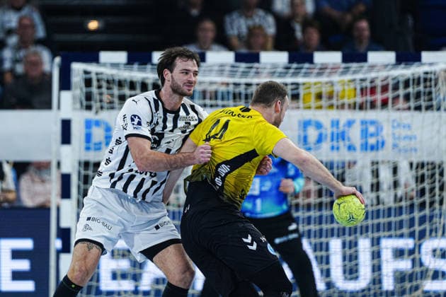Veron Nacinovic (THW Kiel, 93), Lenny Rubin (TVB Stuttgart, 44) GER, THW Kiel vs. TVB Stuttgart, Handball, 1. Bundesliga, Spieltag 16, Saison 2025 2026, 10.12.2025 GER, THW Kiel vs. TVB Stuttgart, Handball, 1. Bundesliga, Spieltag 16, Saison 2025 2026, 10.12.2025 Kiel Copyright: xEibner-Pressefoto MarcelxvonxFehrnx EP_MFN