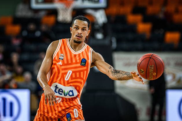 Nelson Weidemann (ratiopharm ulm) controls the Ball during the Basketball Eurocup match between ratiopharm ulm and Turk Telekom Ankara at ratiopharm Arena on December 10, 2025 in Neu-Ulm, Germany. (Photo by Harry Langer DeFodi Images)