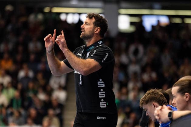 Florian KEHRMANN (TBV Lemgo Lippe, Trainer) Geste, gestikuliert, gibt Anweisungen, Aktion GER, FRISCH AUF! Goeppingen vs. TBV Lemgo, Handball, Bundesliga, 16. Spieltag, Spielzeit 2025 2026, 10.12.2025, GER, FRISCH AUF! Goeppingen vs. TBV Lemgo, Handball, Bundesliga, 16. Spieltag, Spielzeit 2025 2026, 10.12.2025, Goeppingen Copyright: xEibnerxPressefoto OliverxSchmidtx EP_OST
