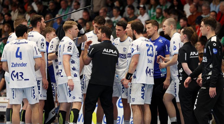 BAU 10.12.2025 Göppingen Handball Frisch Auf! Göppingen vs. TBV Lemgo Lippe, Trainer Florian Kehrmann (Lemgo, Mitte)